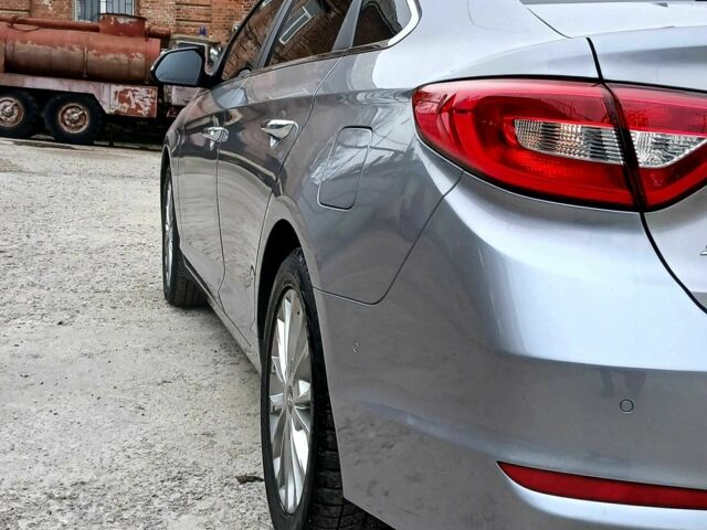 Сірий Хендай Соната, об'ємом двигуна 2 л та пробігом 61 тис. км за 15000 $, фото 4 на Automoto.ua