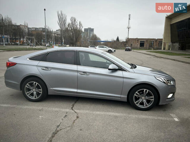 Сірий Хендай Соната, об'ємом двигуна 2 л та пробігом 174 тис. км за 11700 $, фото 4 на Automoto.ua