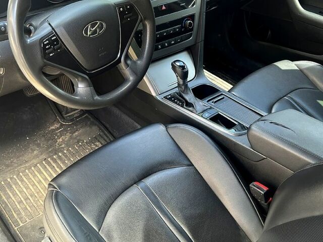 Серый Хендай Соната, объемом двигателя 2 л и пробегом 330 тыс. км за 9500 $, фото 3 на Automoto.ua