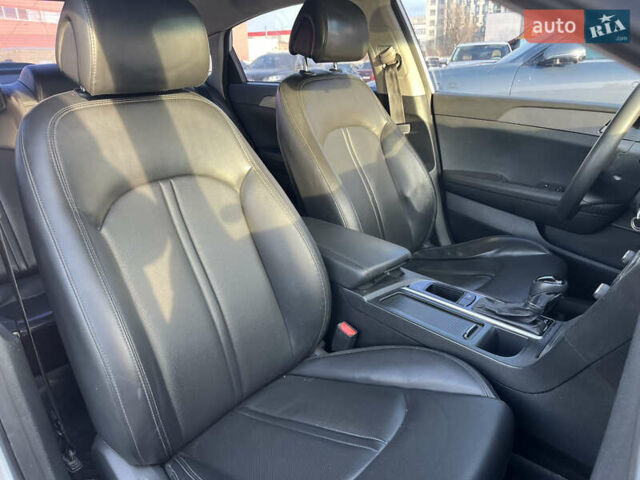 Серый Хендай Соната, объемом двигателя 2 л и пробегом 266 тыс. км за 9750 $, фото 6 на Automoto.ua