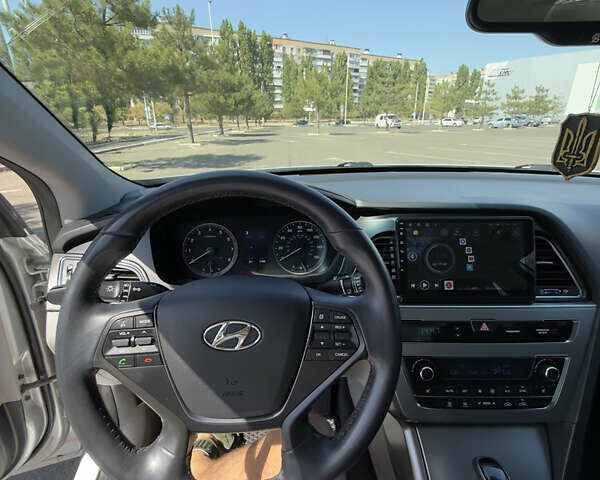 Серый Хендай Соната, объемом двигателя 2.36 л и пробегом 160 тыс. км за 10500 $, фото 27 на Automoto.ua