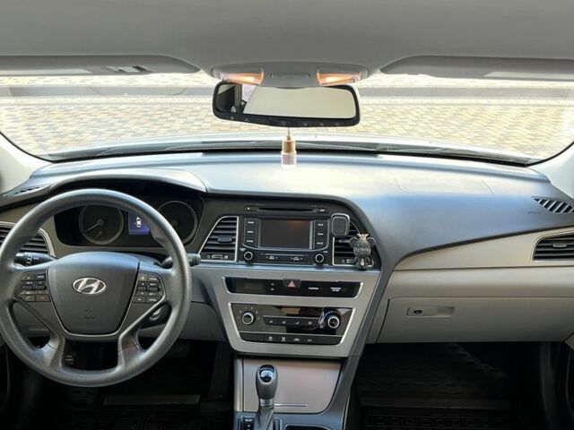 Сірий Хендай Соната, об'ємом двигуна 2.4 л та пробігом 130 тис. км за 10200 $, фото 7 на Automoto.ua