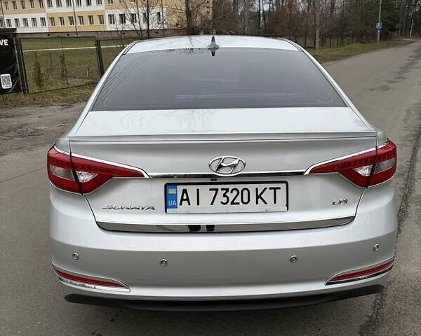 Серый Хендай Соната, объемом двигателя 2 л и пробегом 385 тыс. км за 9000 $, фото 1 на Automoto.ua