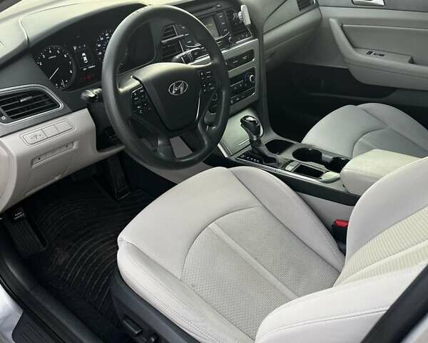 Сірий Хендай Соната, об'ємом двигуна 2.4 л та пробігом 184 тис. км за 10700 $, фото 31 на Automoto.ua