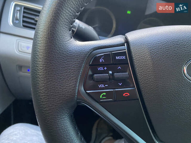 Серый Хендай Соната, объемом двигателя 2.36 л и пробегом 40 тыс. км за 10700 $, фото 23 на Automoto.ua