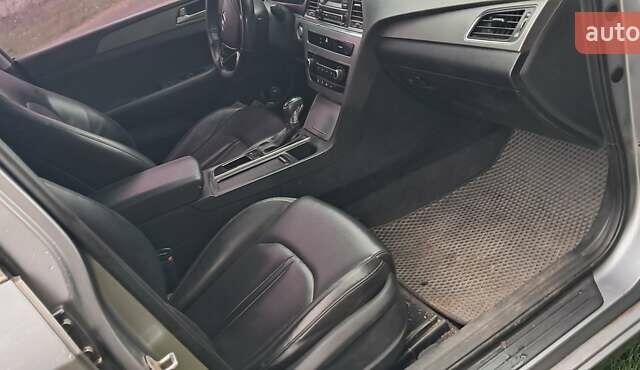 Серый Хендай Соната, объемом двигателя 2 л и пробегом 250 тыс. км за 10000 $, фото 5 на Automoto.ua