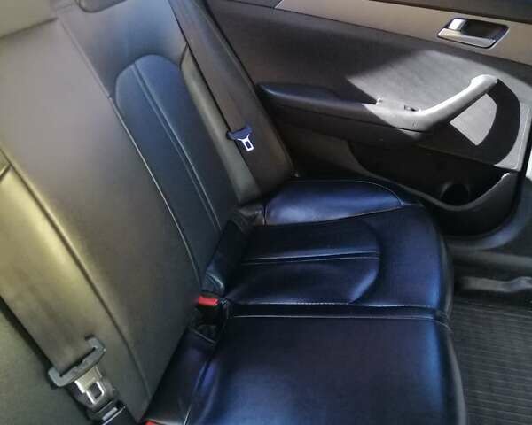 Сірий Хендай Соната, об'ємом двигуна 2 л та пробігом 335 тис. км за 9200 $, фото 7 на Automoto.ua