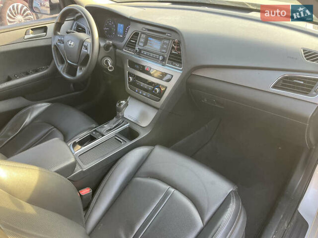 Серый Хендай Соната, объемом двигателя 2 л и пробегом 266 тыс. км за 9750 $, фото 8 на Automoto.ua