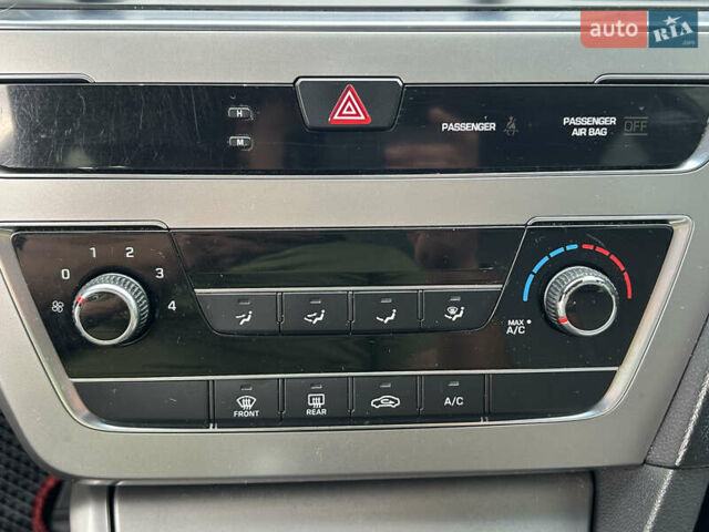 Сірий Хендай Соната, об'ємом двигуна 2.36 л та пробігом 170 тис. км за 9999 $, фото 34 на Automoto.ua