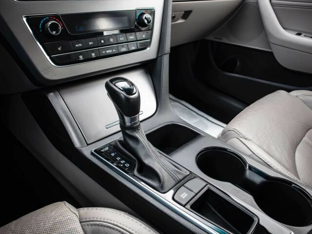 Серый Хендай Соната, объемом двигателя 2.4 л и пробегом 76 тыс. км за 5700 $, фото 9 на Automoto.ua