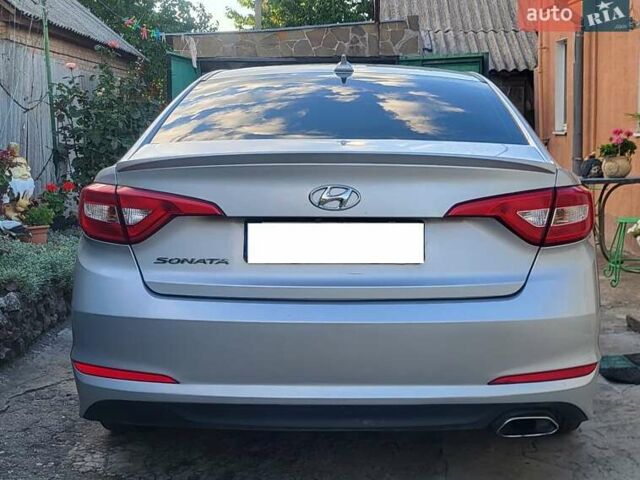 Серый Хендай Соната, объемом двигателя 2.36 л и пробегом 106 тыс. км за 11000 $, фото 3 на Automoto.ua