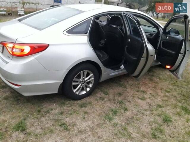 Сірий Хендай Соната, об'ємом двигуна 2 л та пробігом 380 тис. км за 9000 $, фото 1 на Automoto.ua