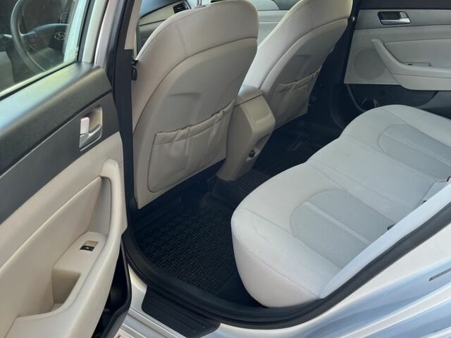 Сірий Хендай Соната, об'ємом двигуна 2.4 л та пробігом 130 тис. км за 10200 $, фото 6 на Automoto.ua