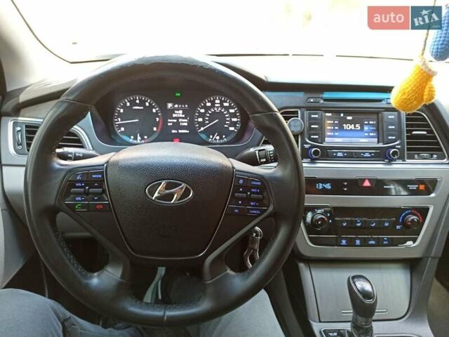 Серый Хендай Соната, объемом двигателя 2.36 л и пробегом 280 тыс. км за 8500 $, фото 15 на Automoto.ua