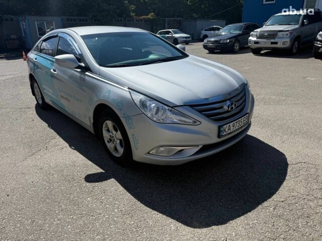 Хендай Соната 2015 у Києві на Automoto.ua Сірий Хендай Соната, об'ємом двигуна 2 л та пробігом 321 тис. км за 7000 $, фото 2 на Automoto.ua