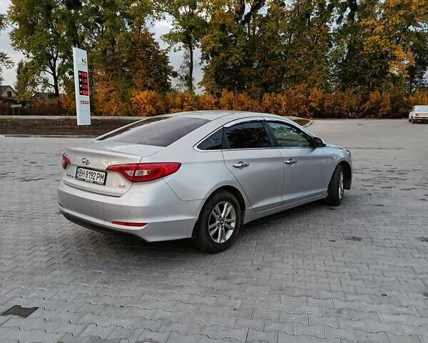 Хендай Соната 2015 в Крыжополе на Automoto.ua Серый Хендай Соната, объемом двигателя 2 л и пробегом 225 тыс. км за 8800 $, фото 7 на Automoto.ua