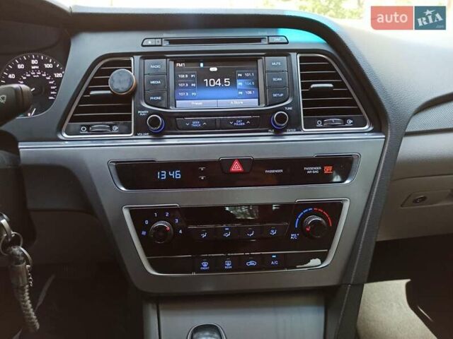 Серый Хендай Соната, объемом двигателя 2.36 л и пробегом 280 тыс. км за 8500 $, фото 11 на Automoto.ua