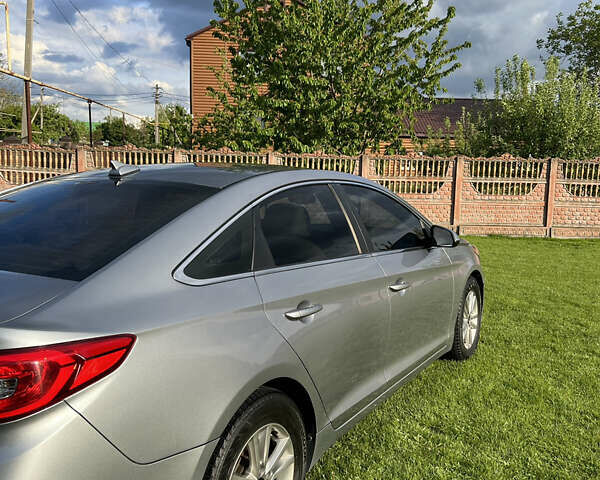 Серый Хендай Соната, объемом двигателя 2.36 л и пробегом 174 тыс. км за 10600 $, фото 10 на Automoto.ua