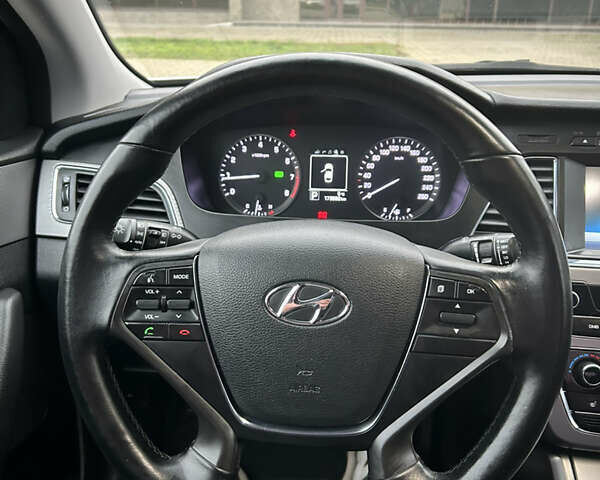 Сірий Хендай Соната, об'ємом двигуна 2 л та пробігом 174 тис. км за 11700 $, фото 17 на Automoto.ua