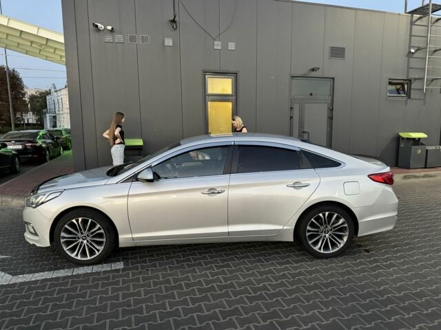 Сірий Хендай Соната, об'ємом двигуна 2 л та пробігом 199 тис. км за 9000 $, фото 2 на Automoto.ua