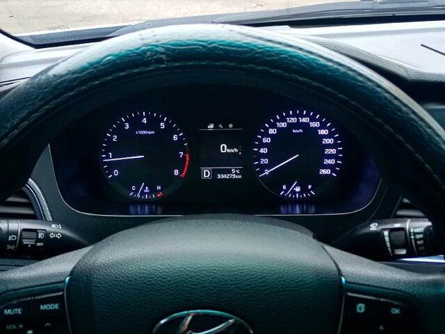 Серый Хендай Соната, объемом двигателя 2 л и пробегом 345 тыс. км за 10000 $, фото 2 на Automoto.ua