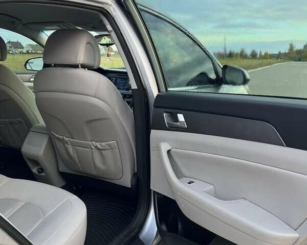 Сірий Хендай Соната, об'ємом двигуна 2.4 л та пробігом 184 тис. км за 10700 $, фото 8 на Automoto.ua