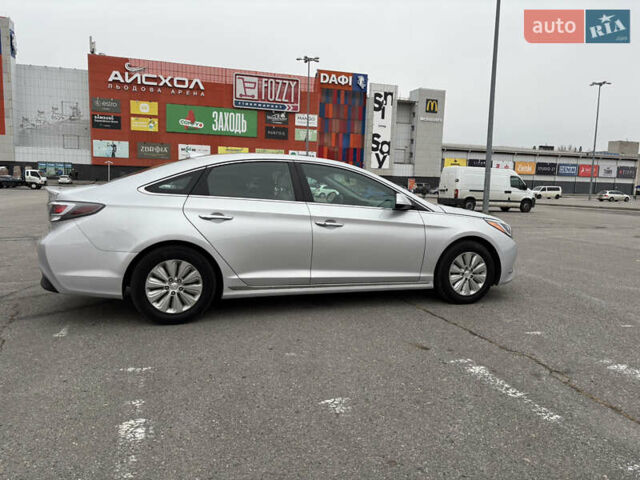 Хендай Соната 2015 в Харькове на Automoto.ua Серый Хендай Соната, объемом двигателя 2 л и пробегом 114 тыс. км за 14200 $, фото 3 на Automoto.ua