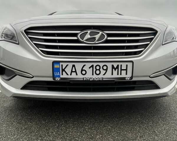 Сірий Хендай Соната, об'ємом двигуна 2.36 л та пробігом 148 тис. км за 8900 $, фото 1 на Automoto.ua