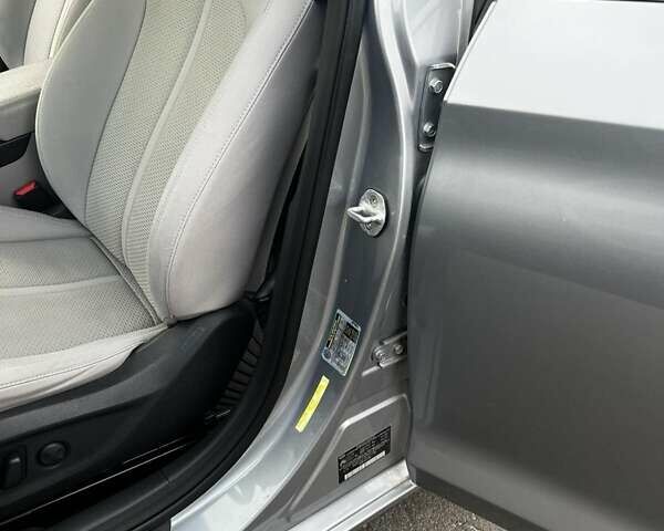 Сірий Хендай Соната, об'ємом двигуна 2.4 л та пробігом 184 тис. км за 10700 $, фото 53 на Automoto.ua