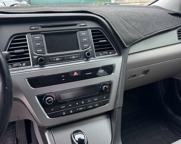 Хендай Соната 2015 в Киеве на Automoto.ua Серый Хендай Соната, объемом двигателя 2.36 л и пробегом 160 тыс. км за 10000 $, фото 15 на Automoto.ua