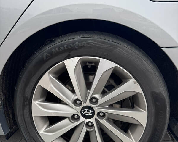 Хендай Соната 2015 в Киеве на Automoto.ua Серый Хендай Соната, объемом двигателя 2.36 л и пробегом 160 тыс. км за 10000 $, фото 23 на Automoto.ua