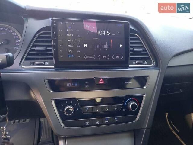 Серый Хендай Соната, объемом двигателя 2 л и пробегом 231 тыс. км за 9100 $, фото 24 на Automoto.ua