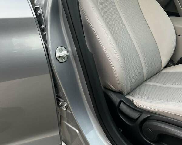 Сірий Хендай Соната, об'ємом двигуна 2.4 л та пробігом 184 тис. км за 10700 $, фото 42 на Automoto.ua