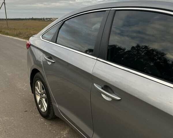 Сірий Хендай Соната, об'ємом двигуна 2.4 л та пробігом 184 тис. км за 10700 $, фото 47 на Automoto.ua