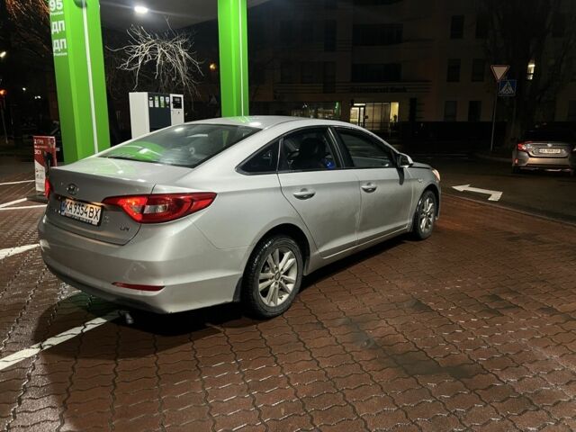 Серый Хендай Соната, объемом двигателя 2 л и пробегом 502 тыс. км за 6999 $, фото 2 на Automoto.ua