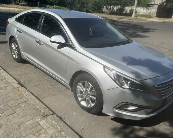Серый Хендай Соната, объемом двигателя 2 л и пробегом 221 тыс. км за 8900 $, фото 3 на Automoto.ua