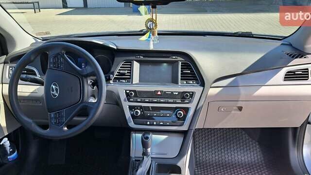 Серый Хендай Соната, объемом двигателя 2.36 л и пробегом 89 тыс. км за 11500 $, фото 5 на Automoto.ua