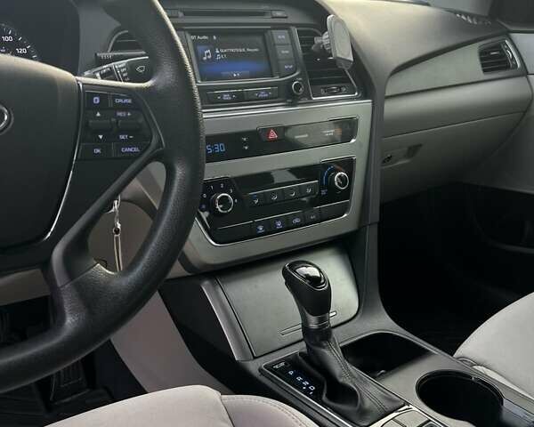 Сірий Хендай Соната, об'ємом двигуна 2.4 л та пробігом 184 тис. км за 10700 $, фото 56 на Automoto.ua