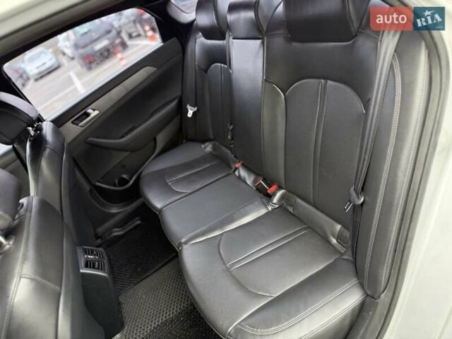 Сірий Хендай Соната, об'ємом двигуна 2 л та пробігом 275 тис. км за 8400 $, фото 27 на Automoto.ua