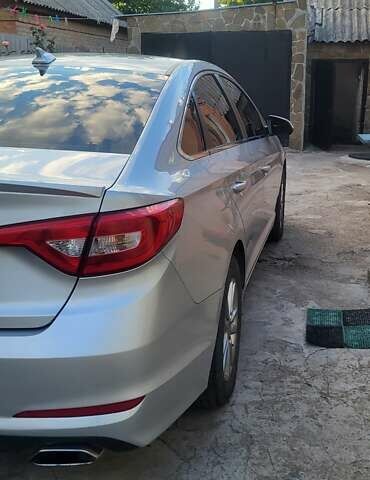 Серый Хендай Соната, объемом двигателя 2.36 л и пробегом 106 тыс. км за 11000 $, фото 4 на Automoto.ua