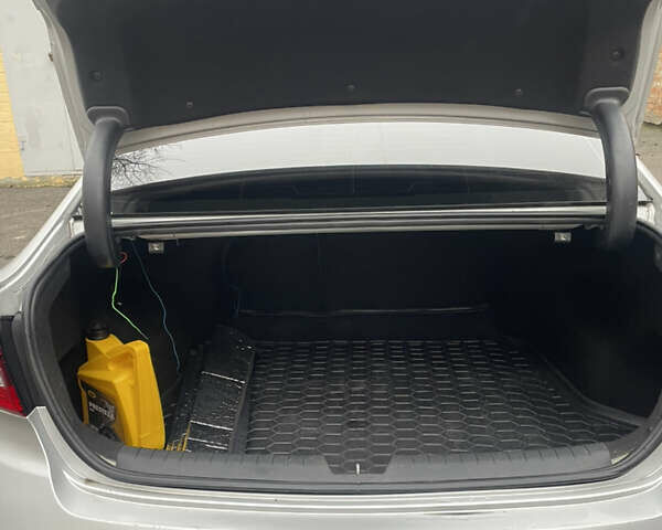 Серый Хендай Соната, объемом двигателя 2.36 л и пробегом 163 тыс. км за 9500 $, фото 9 на Automoto.ua