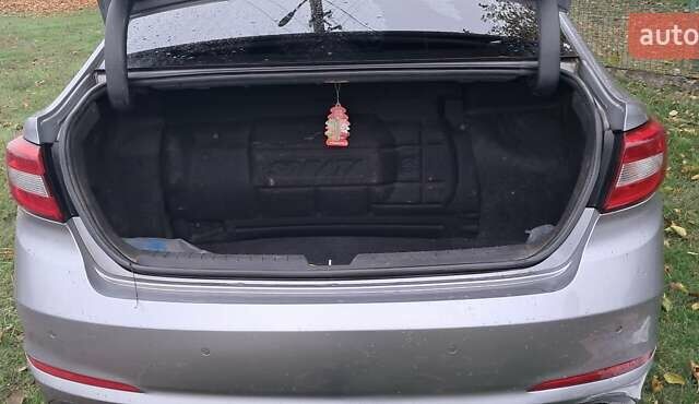 Серый Хендай Соната, объемом двигателя 2 л и пробегом 250 тыс. км за 10000 $, фото 7 на Automoto.ua