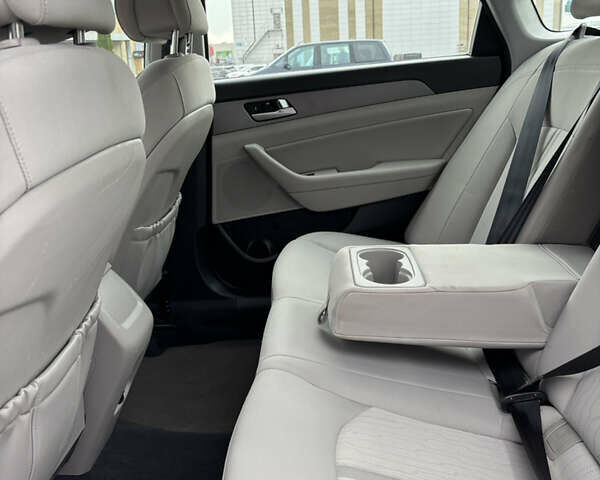 Хендай Соната 2015 в Харькове на Automoto.ua Серый Хендай Соната, объемом двигателя 2 л и пробегом 114 тыс. км за 14200 $, фото 17 на Automoto.ua