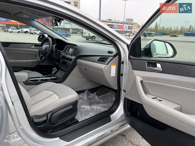 Хендай Соната 2015 в Харькове на Automoto.ua Серый Хендай Соната, объемом двигателя 2 л и пробегом 114 тыс. км за 14200 $, фото 9 на Automoto.ua