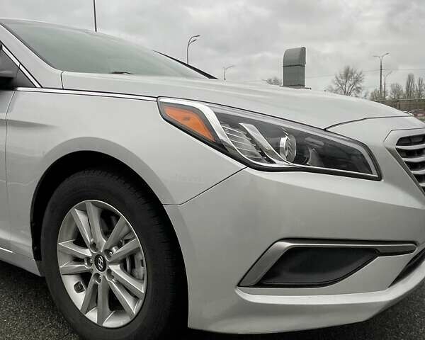 Сірий Хендай Соната, об'ємом двигуна 2.36 л та пробігом 148 тис. км за 8900 $, фото 3 на Automoto.ua