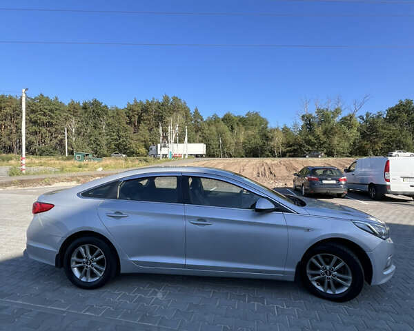 Сірий Хендай Соната, об'ємом двигуна 2 л та пробігом 273 тис. км за 8700 $, фото 2 на Automoto.ua