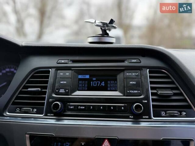Сірий Хендай Соната, об'ємом двигуна 2 л та пробігом 275 тис. км за 8400 $, фото 37 на Automoto.ua