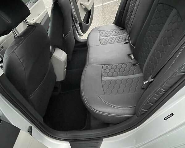 Сірий Хендай Соната, об'ємом двигуна 2.36 л та пробігом 148 тис. км за 8900 $, фото 19 на Automoto.ua