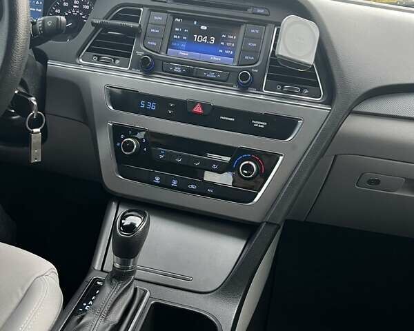 Сірий Хендай Соната, об'ємом двигуна 2.4 л та пробігом 184 тис. км за 10700 $, фото 54 на Automoto.ua