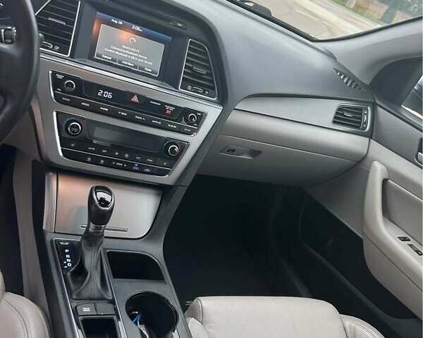 Серый Хендай Соната, объемом двигателя 2.36 л и пробегом 140 тыс. км за 14200 $, фото 10 на Automoto.ua